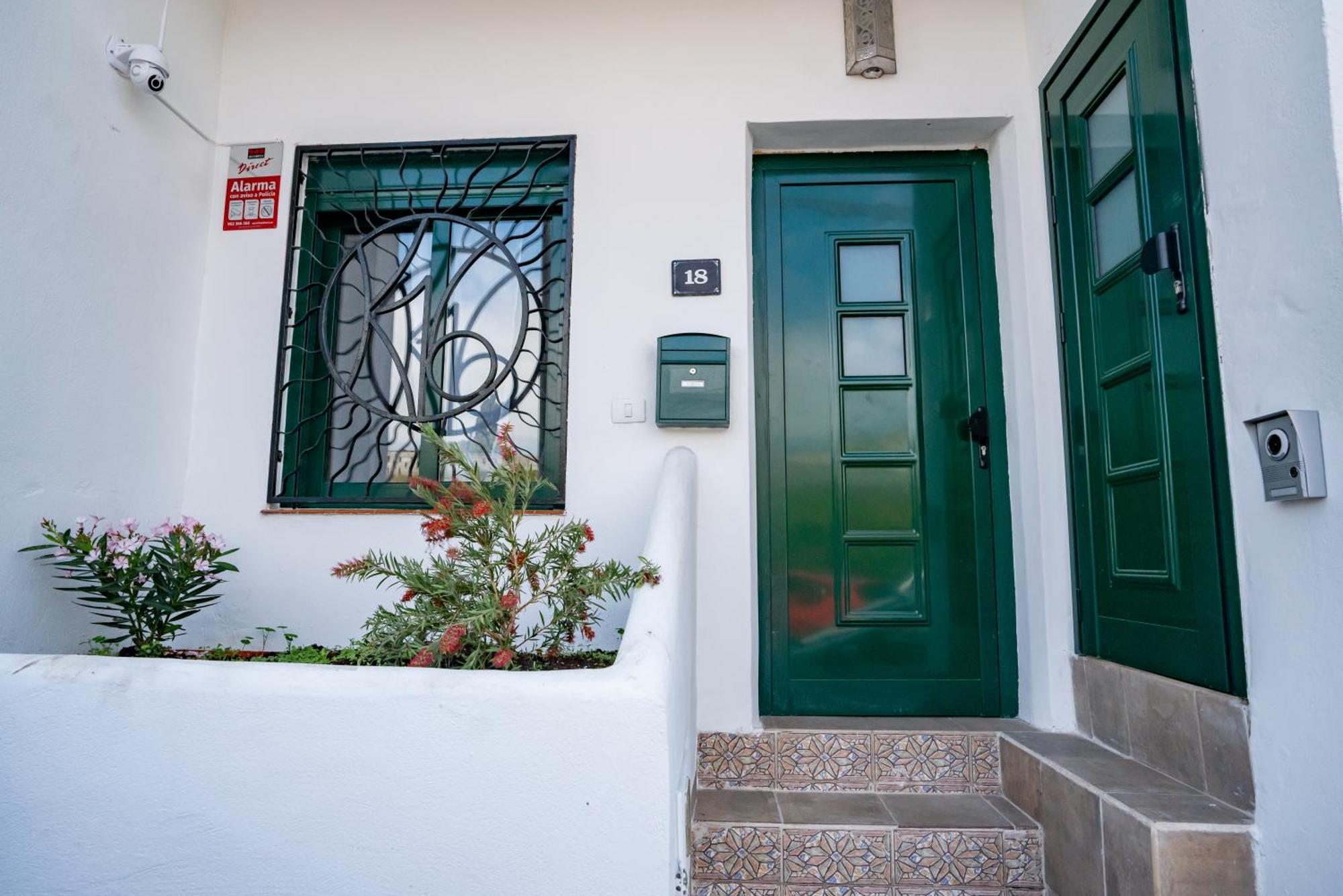 Casa Julio - Alcala Complete Coastal Retreat - Entire Apartment - 3 Min Walk From The Ocean - Shared Entrance With Host Экстерьер фото